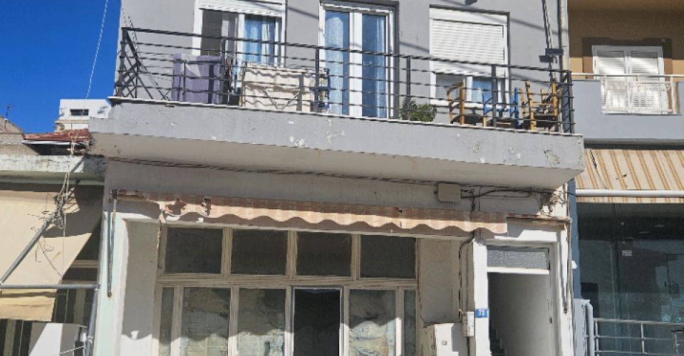 BUILDING WITH TWO APARTMENTS AND ONE STORE FOR SALE IN MIRES