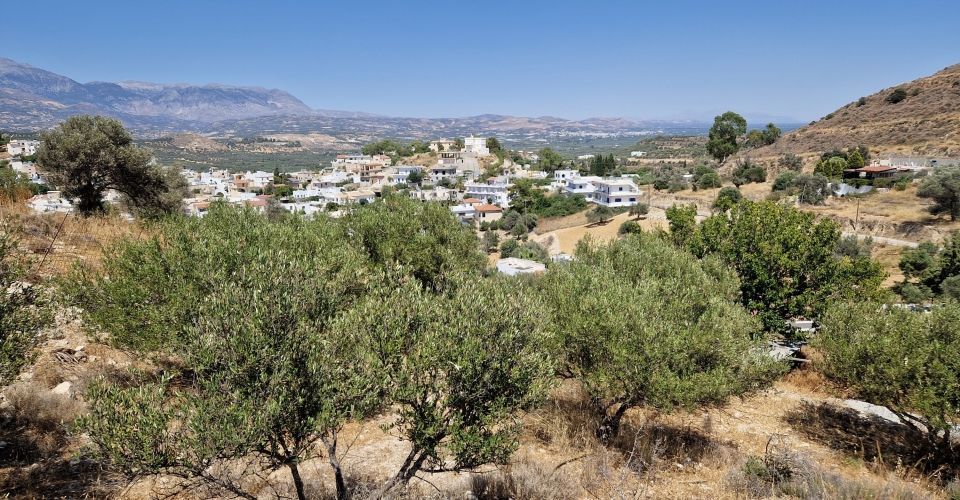 LAND PLOT 3800 m² FOR SALE IN KAMILARI