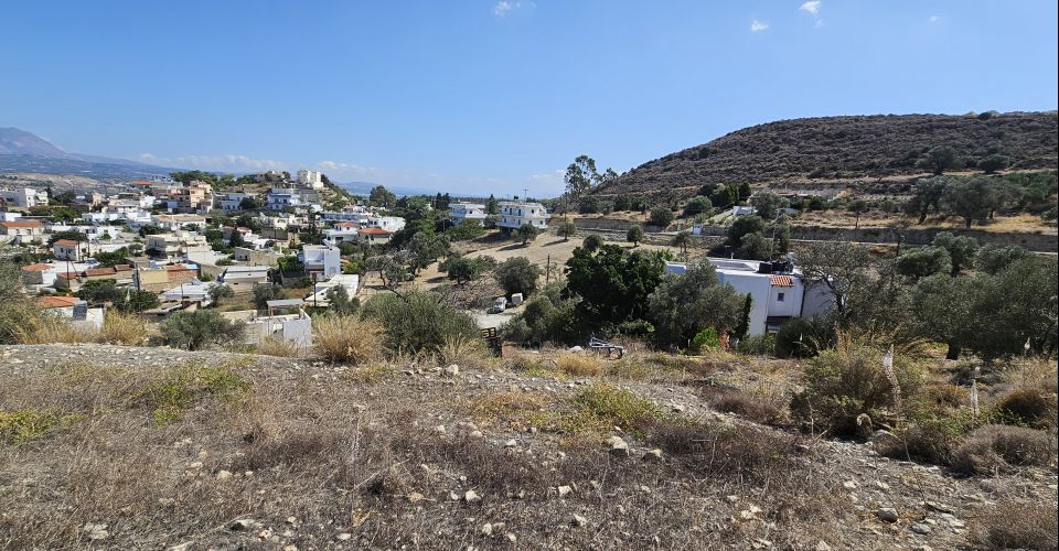 LAND PLOT 1060 m² FOR SALE IN KAMILARI