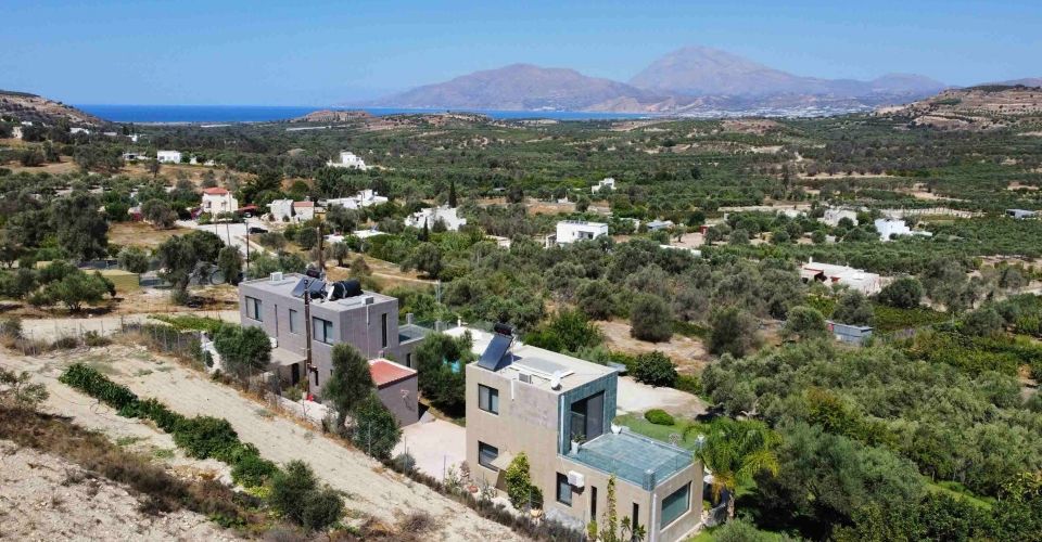 2 VILLAS FOR SALE IN KAMILARI