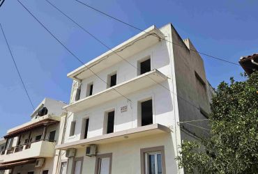 ΤΡΙΑ ΔΙΑΜΕΡΙΣΜΑΤΑ 238 m² ΠΡΟΣ ΠΩΛΗΣΗ ΣΤΙΣ ΜΟΙΡΕΣ